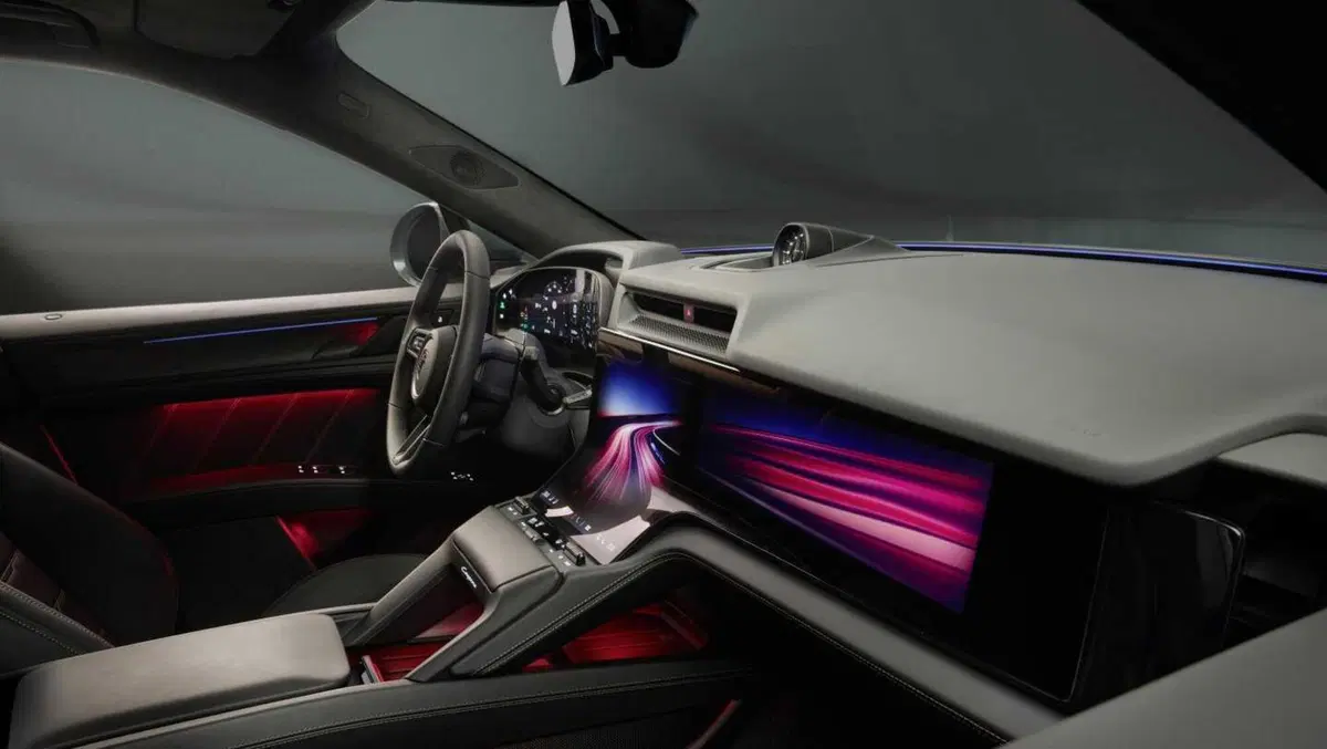Porsche Cayenne elettrico 2025: interni rivoluzionari con il display più grande di sempre (6)