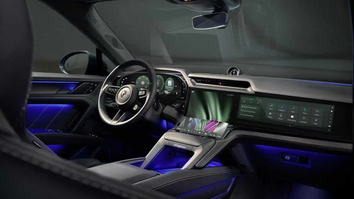 Porsche Cayenne elettrico 2025: interni rivoluzionari con il display più grande di sempre (8)