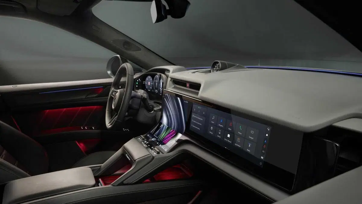 Porsche Cayenne elettrico 2025: interni rivoluzionari con il display più grande di sempre (9)