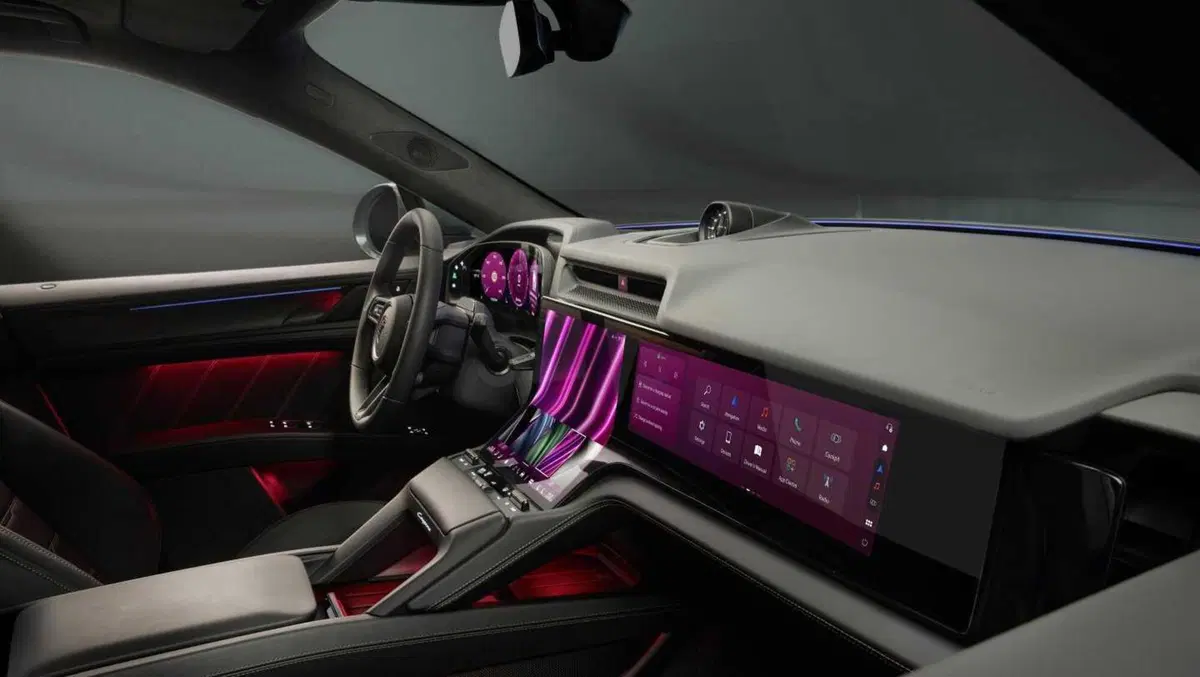 Porsche Cayenne elettrico 2025: interni rivoluzionari con il display più grande di sempre (10)