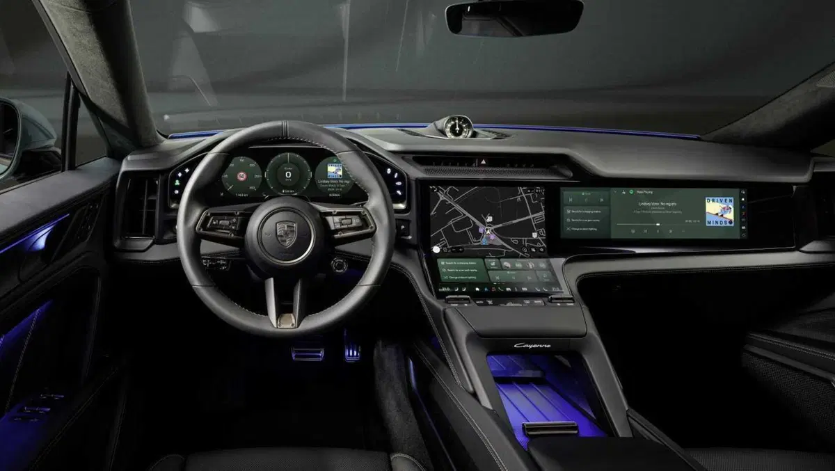 Porsche Cayenne elettrico 2025: interni rivoluzionari con il display più grande di sempre (13)