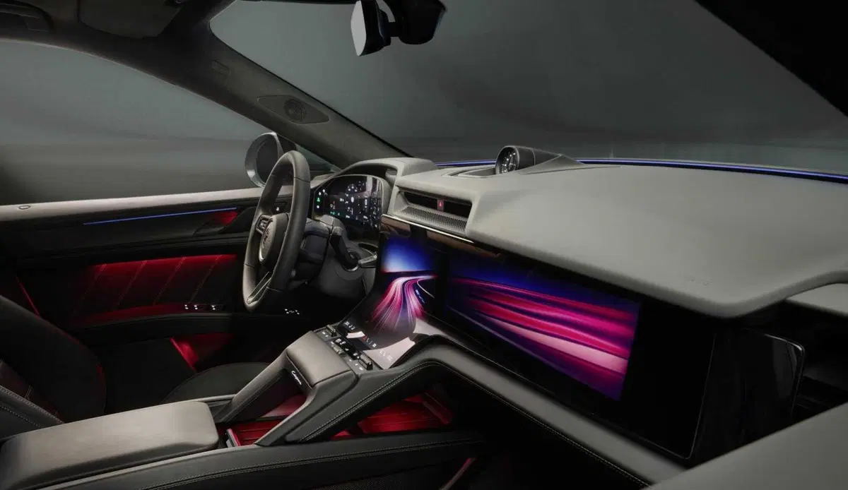 Porsche Cayenne elettrico 2025: interni rivoluzionari con il display più grande di sempre (14)