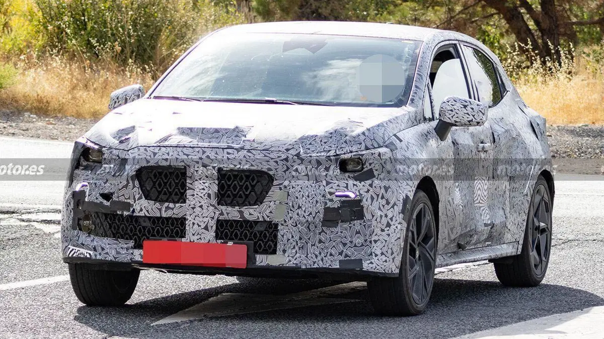 Nuova Renault Clio 2026: il segreto del modello ibrido da 200 CV che fa sognare il ritorno delle sigle RS (3)