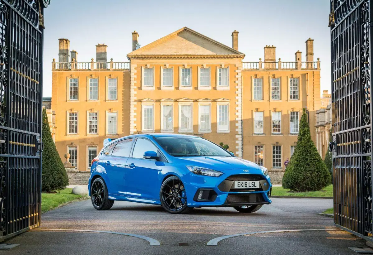 Fine di un'era: l'ultima Ford Focus ST esce dalla catena di montaggio, addio alle compatte sportive
