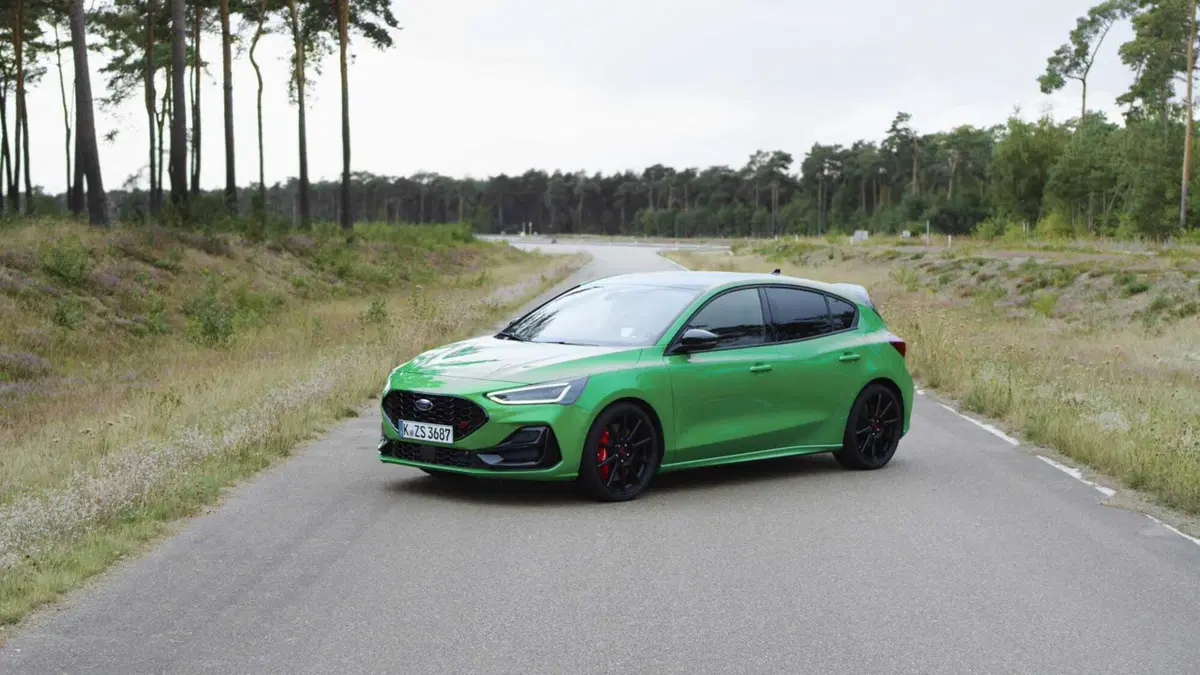 Fine di un'era: l'ultima Ford Focus ST esce dalla catena di montaggio, addio alle compatte sportive (6)
