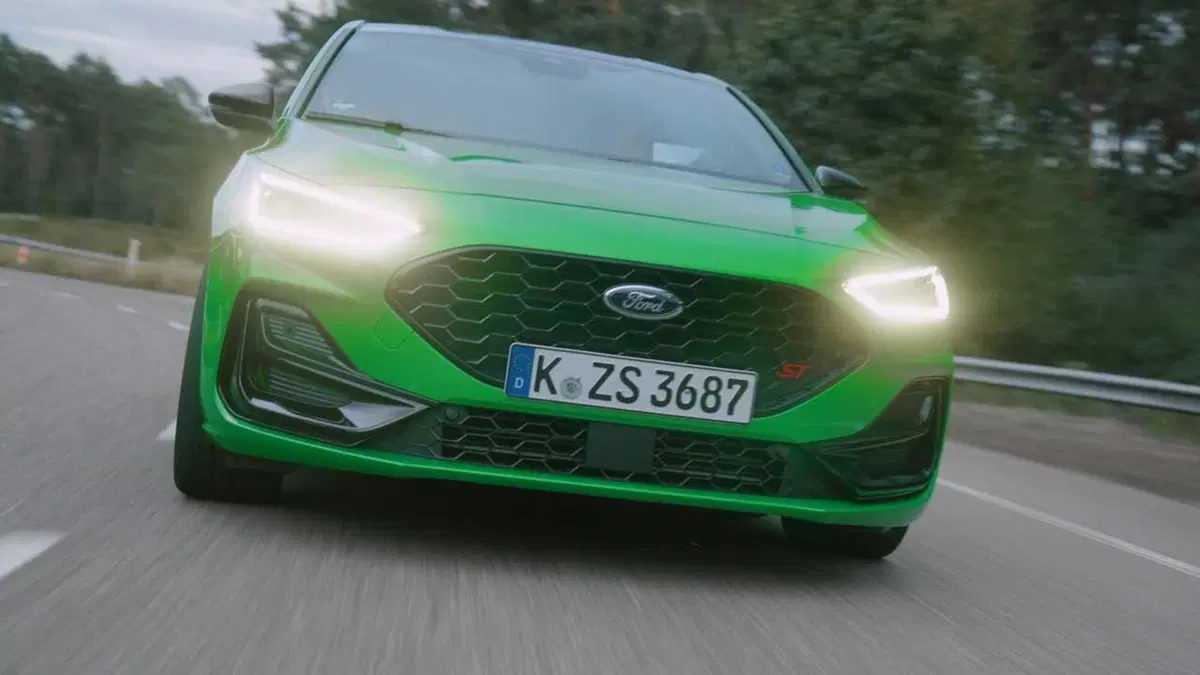 Fine di un'era: l'ultima Ford Focus ST esce dalla catena di montaggio, addio alle compatte sportive (18)