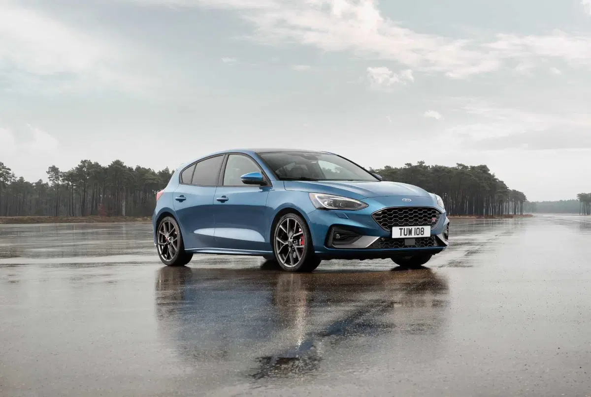 Fine di un'era: l'ultima Ford Focus ST esce dalla catena di montaggio, addio alle compatte sportive (22)
