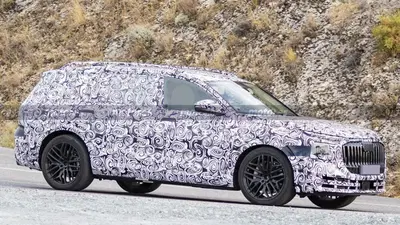 Nuova Audi Q9: il SUV gigante che sfida Mercedes GLS e debutta nel 2026
