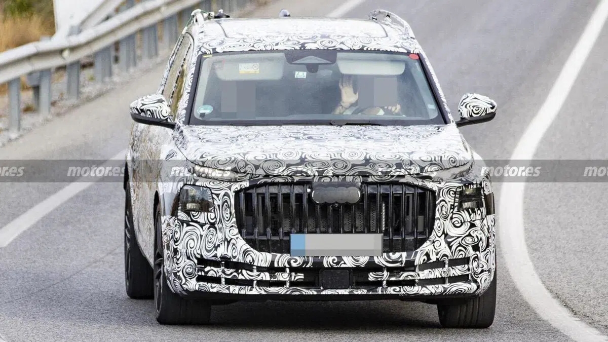 Nuova Audi Q9: il SUV gigante che sfida Mercedes GLS e debutta nel 2026