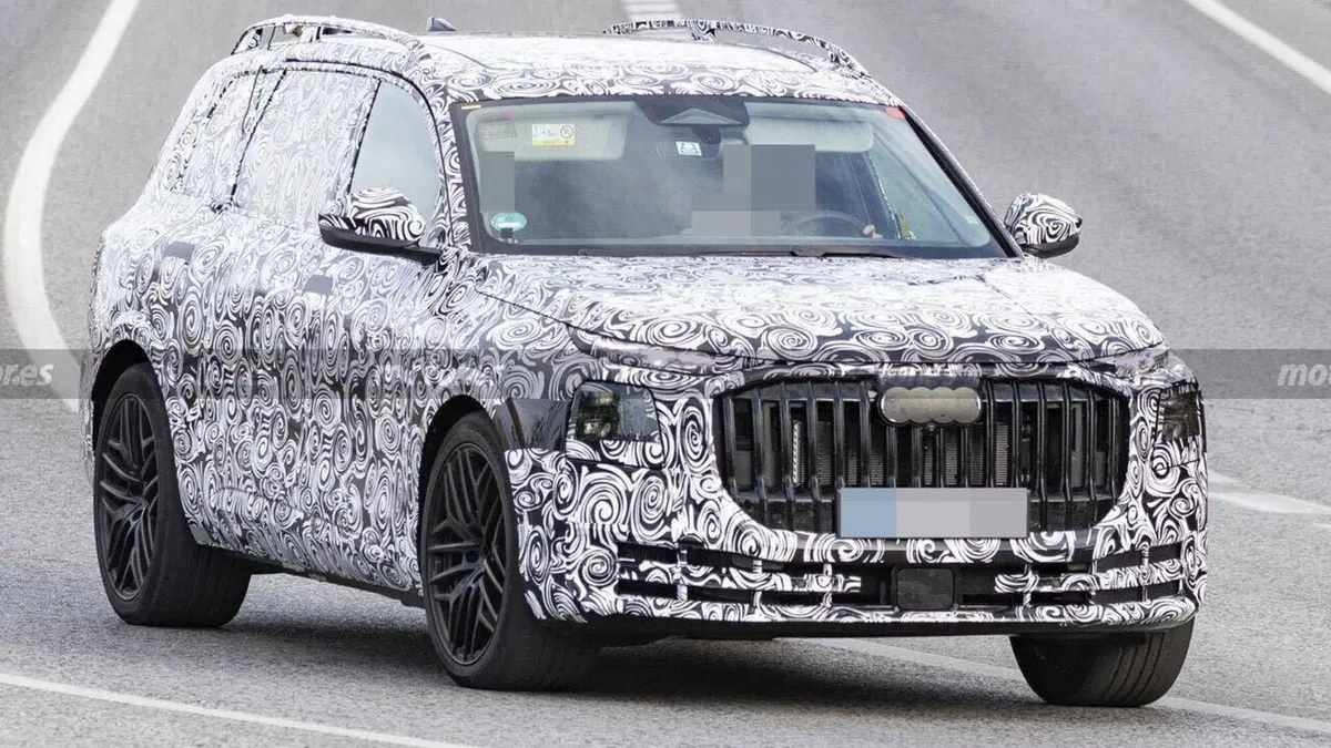 Nuova Audi Q9: il SUV gigante che sfida Mercedes GLS e debutta nel 2026 (3)