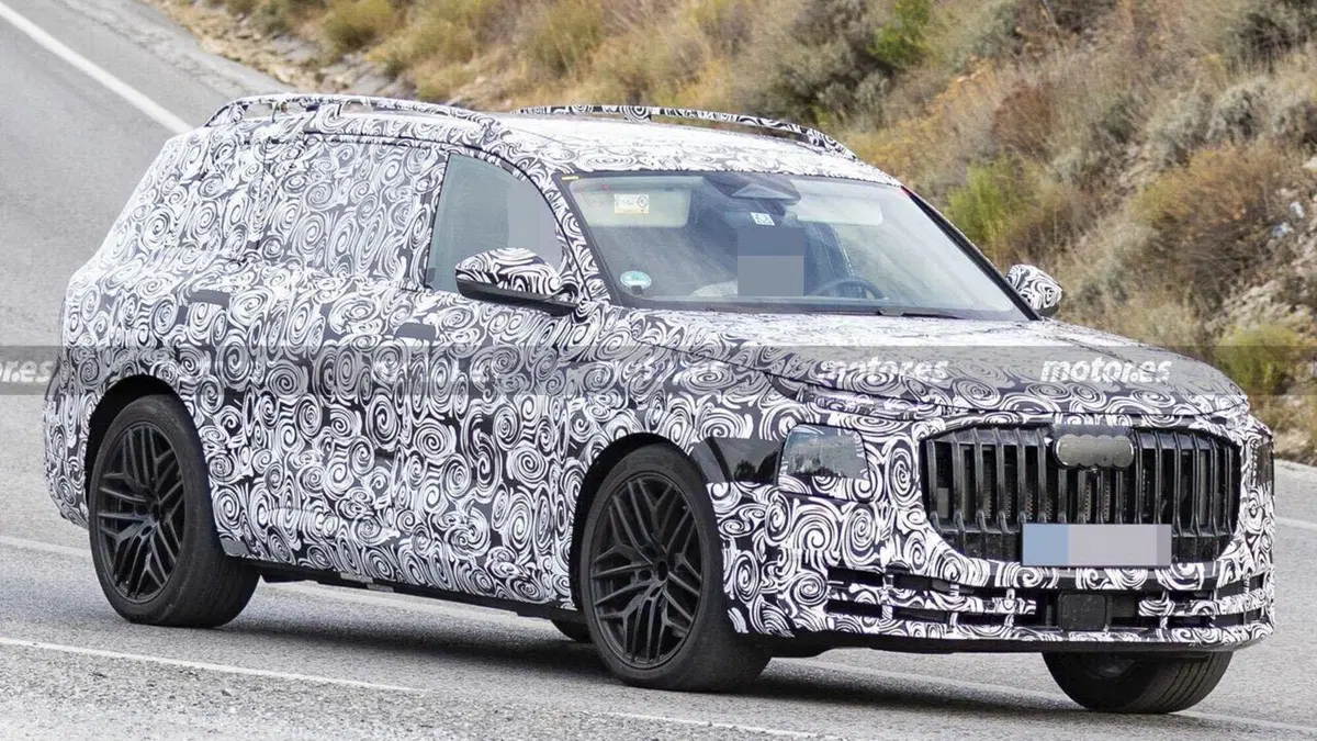 Nuova Audi Q9: il SUV gigante che sfida Mercedes GLS e debutta nel 2026 (4)