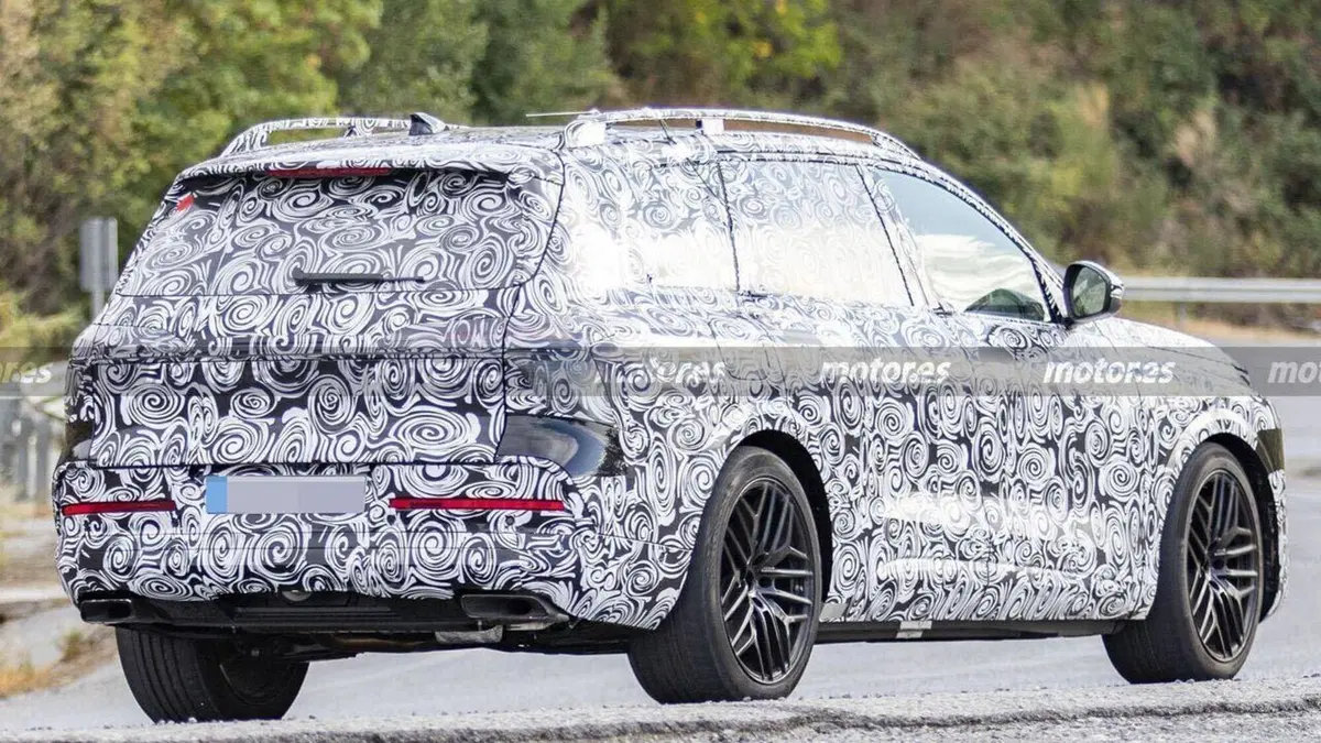Nuova Audi Q9: il SUV gigante che sfida Mercedes GLS e debutta nel 2026 (7)