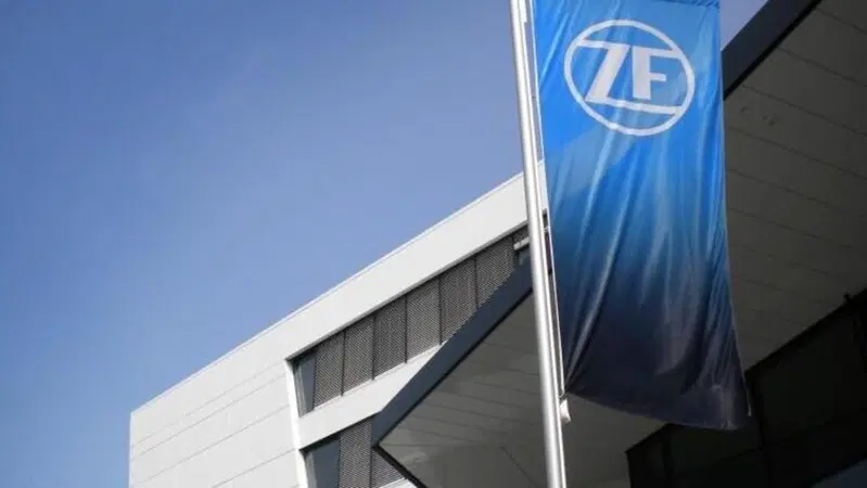ZF taglia 7.600 posti: crolla il sogno elettrico dell'auto tedesca