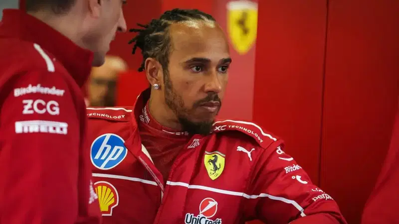 F1. Lewis Hamilton commosso dall&rsquo;affetto per il suo Roscoe: &ldquo;Era la cosa pi&ugrave; importante nella mia vita&rdquo;. E su Singapore dice&hellip;"
