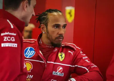 F1. Lewis Hamilton commosso dall’affetto per il suo Roscoe: “Era la cosa più importante nella mia vita”. E su Singapore dice…