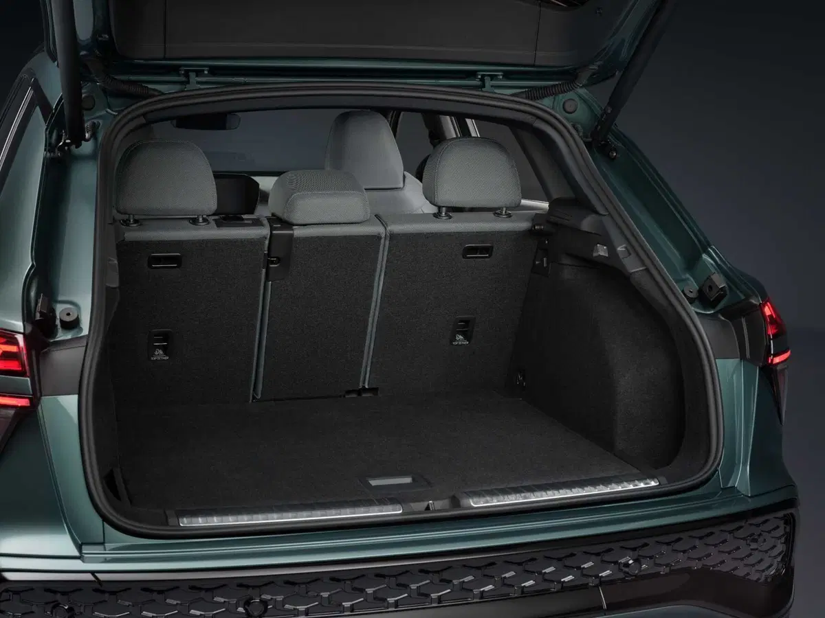 Nuova Audi Q3 2025: più presenza, più tecnologia, più sostanza e ancora diesel! A un prezzo...