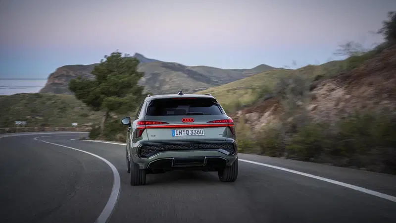 Nuova Audi Q3 2025: tutta nuova fuori e dentro ma c'&egrave; ancora il diesel. E il prezzo...