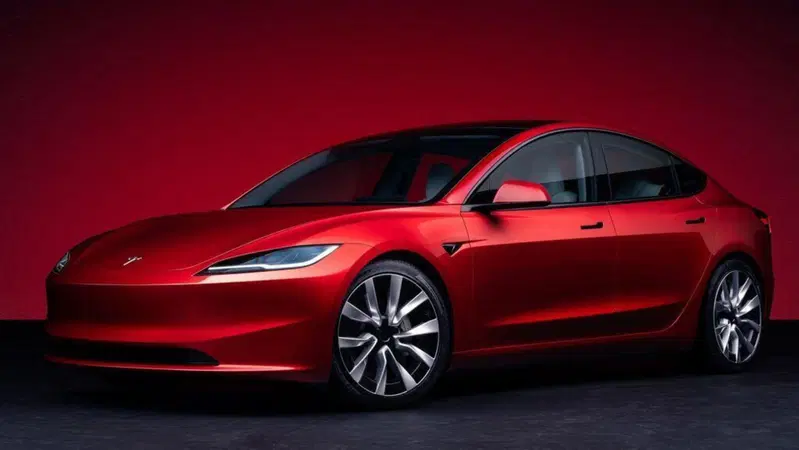Tesla: quasi 500mila auto consegnate in tre mesi, ma BYD batte la casa americana
