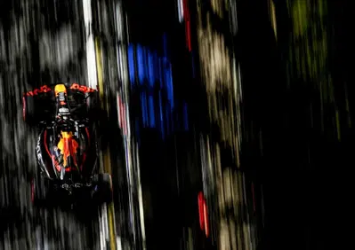 F1 Singapore: Max Verstappen può davvero sfidare la McLaren? Ecco cosa ci dicono le libere 