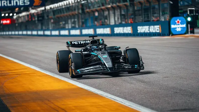 F1. Russell in pole a Singapore, Verstappen secondo in qualifica. Ferrari in difficolt&agrave; e Williams squalificate
