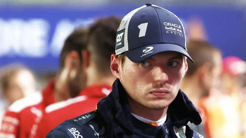 F1, Verstappen furioso con Norris a Singapore: "Mi ha rovinato il giro per la pole"