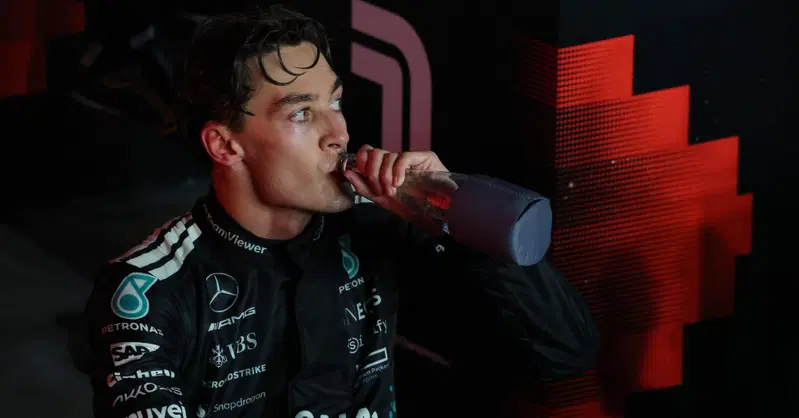 F1, George Russell fa sua Marina Bay: "Mercedes ha fatto un lavoro fantastico qui a Singapore"