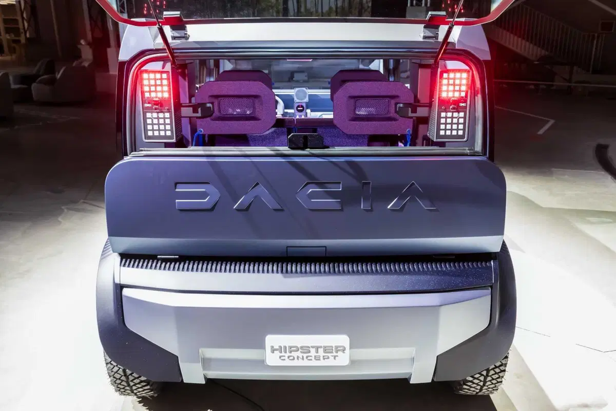 Dacia Hipster Concept: la minicar elettrica da 3 metri con 4 posti veri e bagagliaio da 500 litri (37)