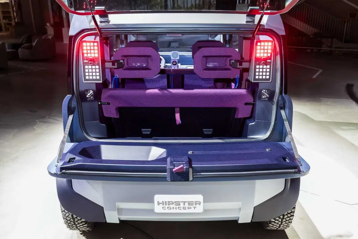 Dacia Hipster Concept: la minicar elettrica da 3 metri con 4 posti veri e bagagliaio da 500 litri (38)