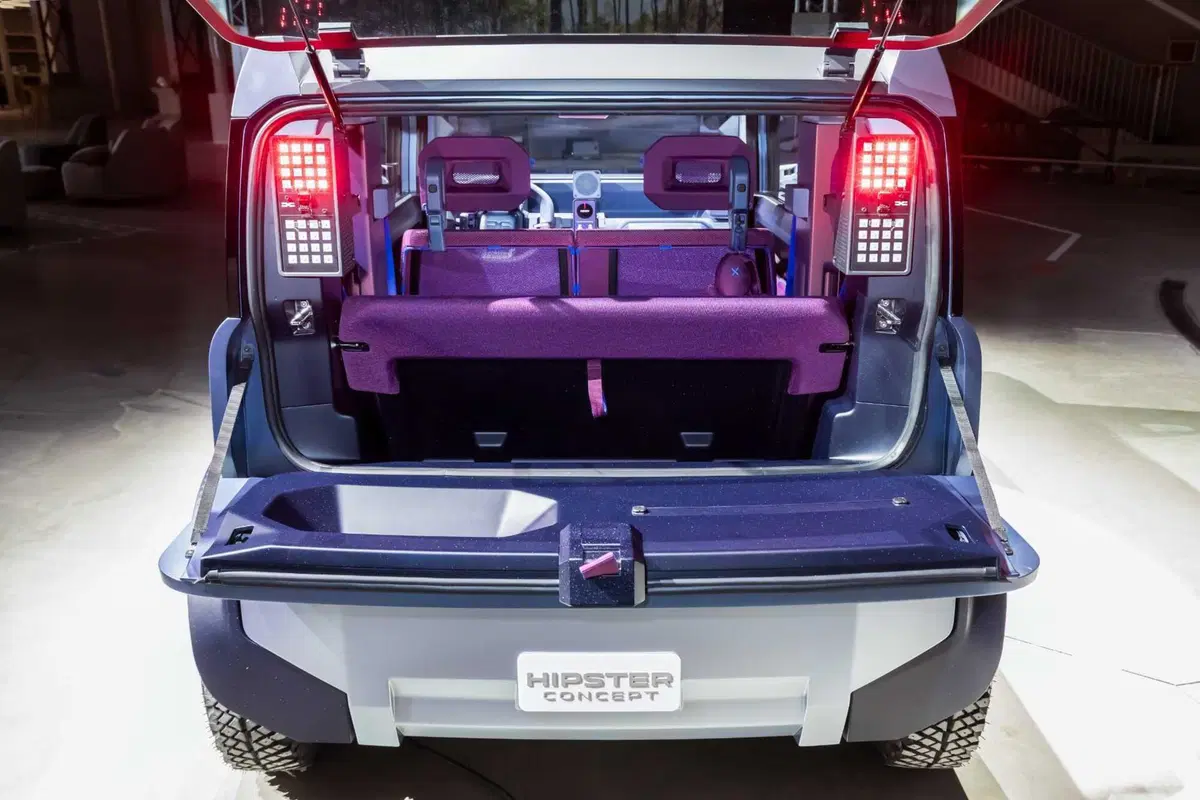 Dacia Hipster Concept: la minicar elettrica da 3 metri con 4 posti veri e bagagliaio da 500 litri (39)
