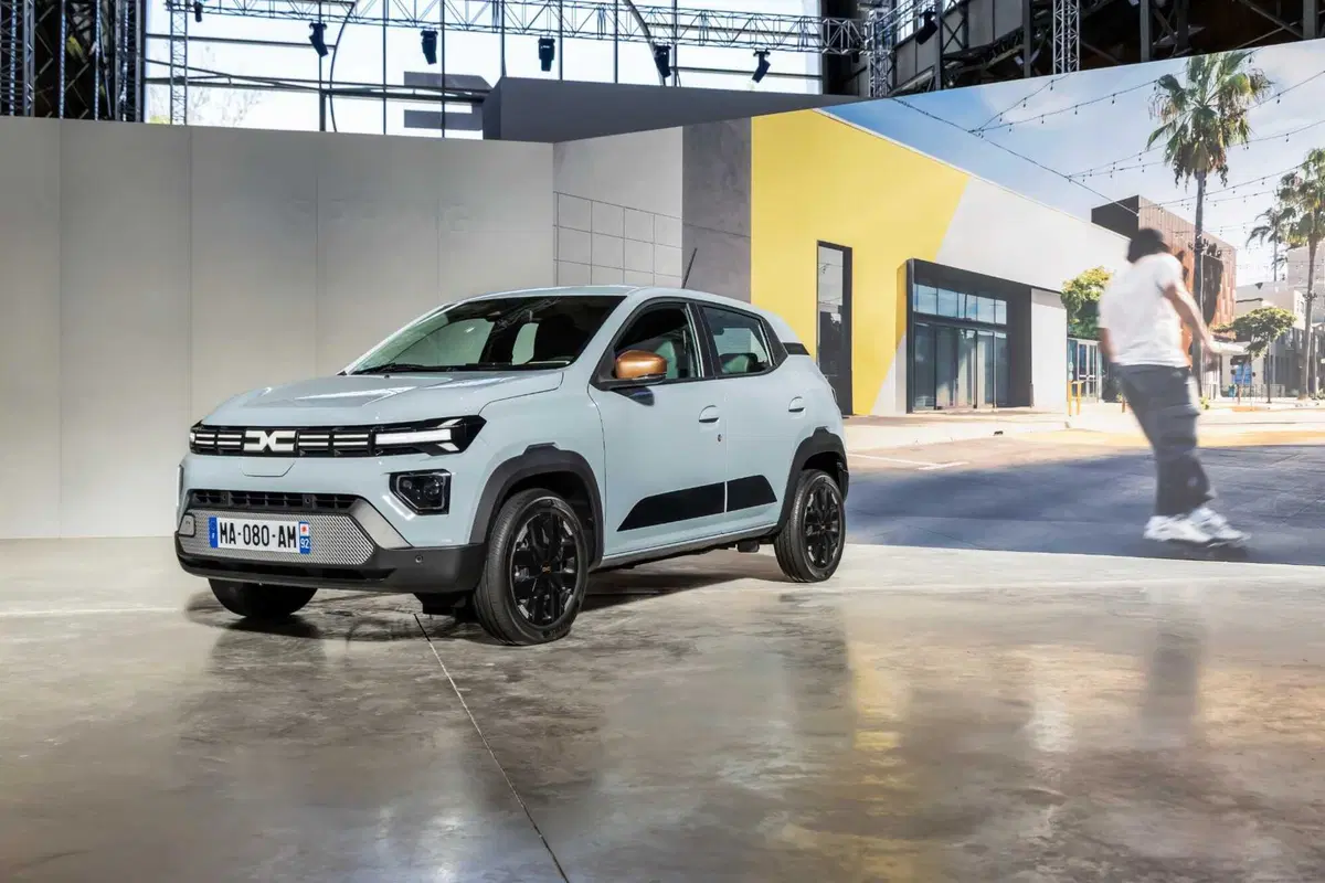 Dacia Spring 2026: si rinnova la piccola elettrica, più potenza e nuove batterie  (2)