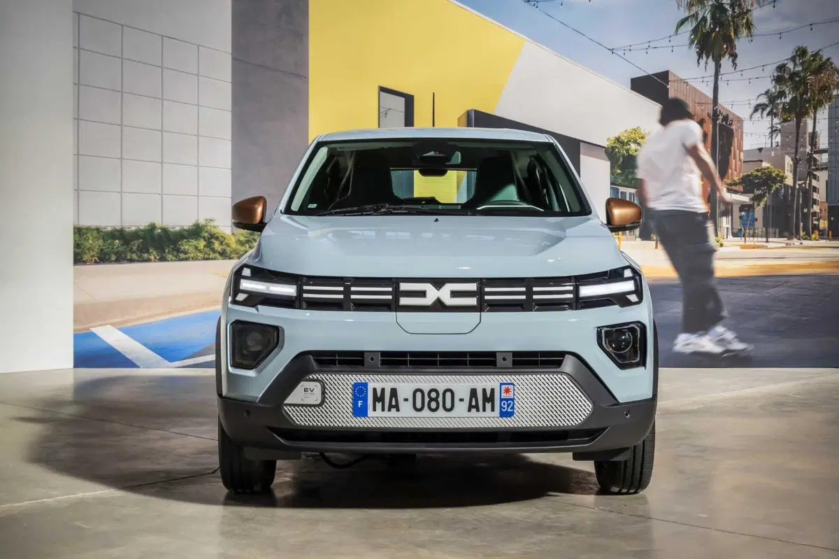 Dacia Spring 2026: si rinnova la piccola elettrica, più potenza e nuove batterie  (4)