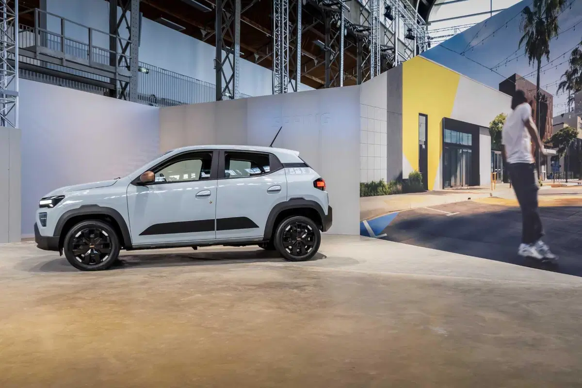 Dacia Spring 2026: si rinnova la piccola elettrica, più potenza e nuove batterie  (5)