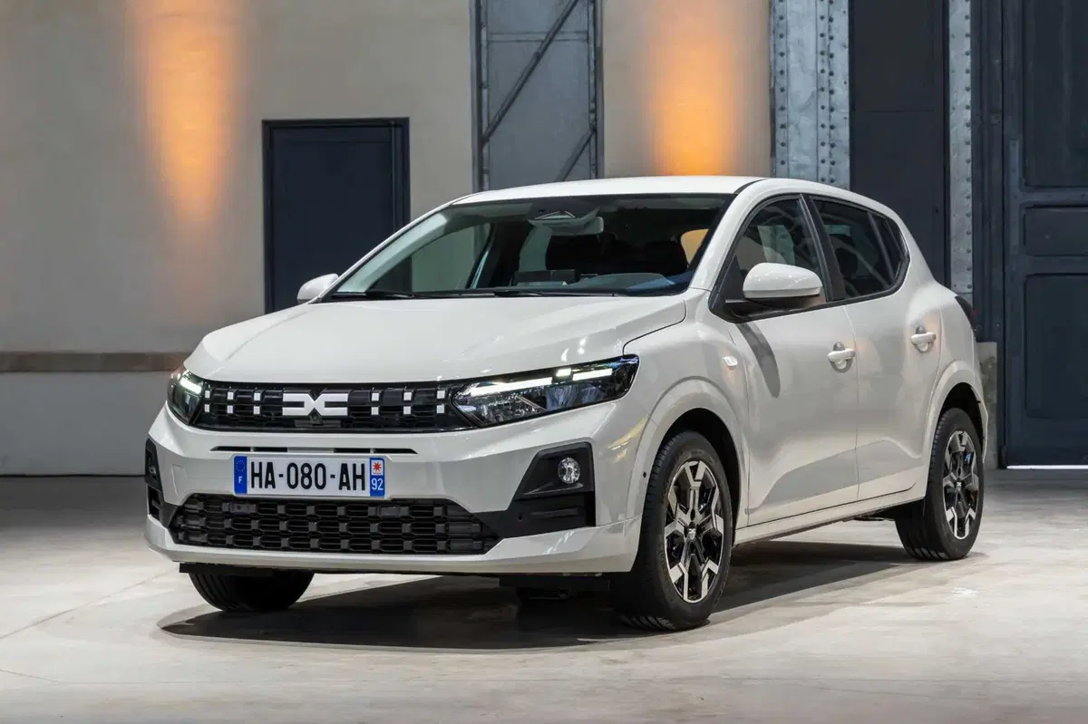Dacia rinnova Sandero e Jogger: arriva l'ibrido da 155 CV e il GPL con cambio automatico (6)