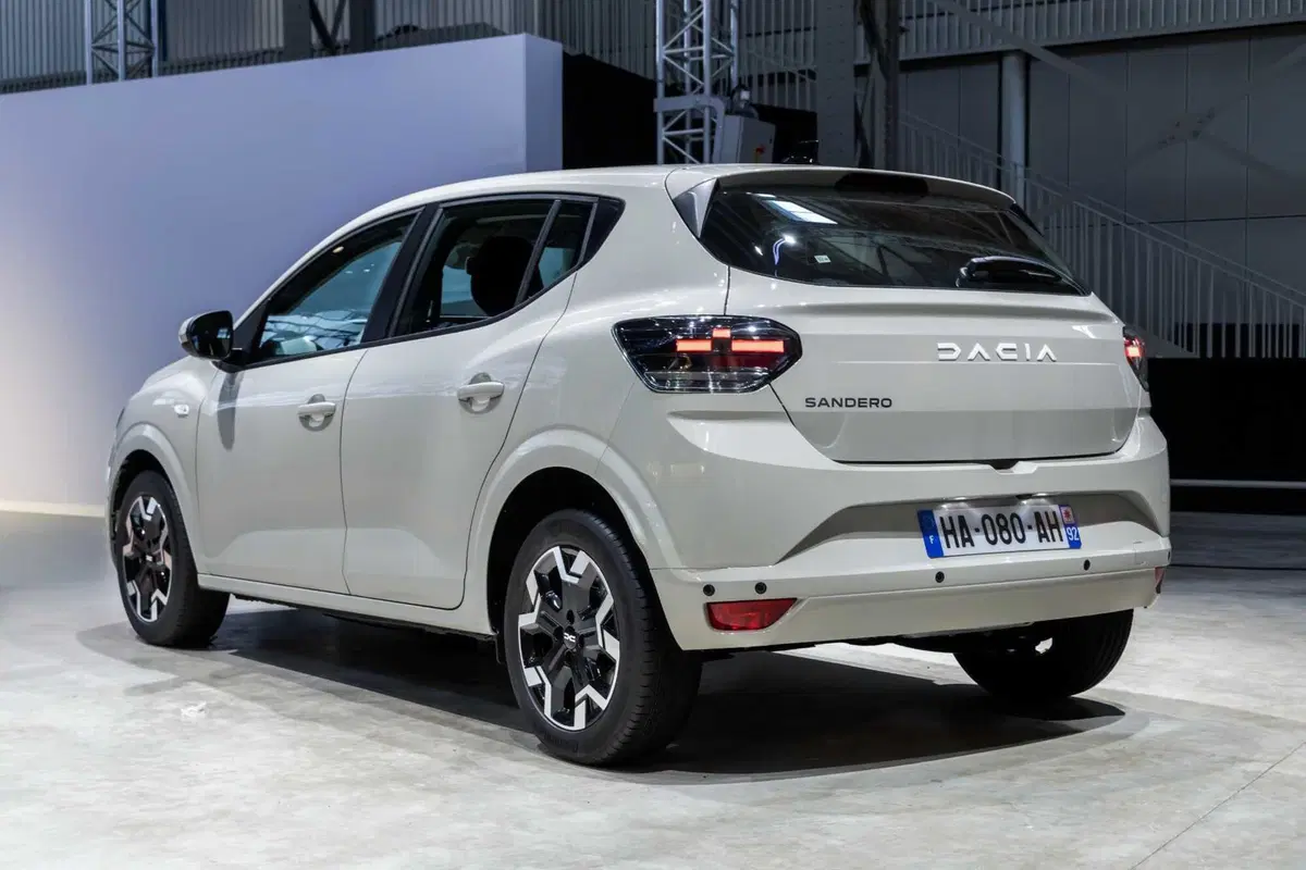 Dacia rinnova Sandero e Jogger: arriva l'ibrido da 155 CV e il GPL con cambio automatico (8)