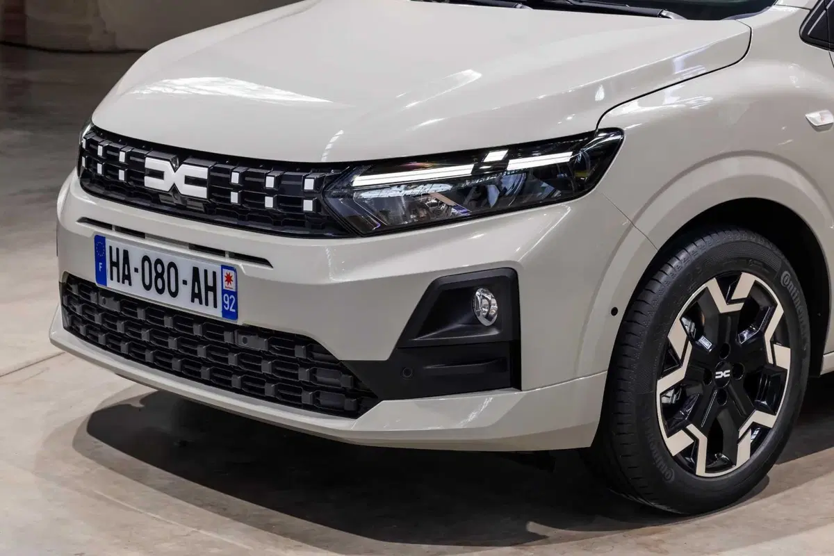Dacia rinnova Sandero e Jogger: arriva l'ibrido da 155 CV e il GPL con cambio automatico (9)