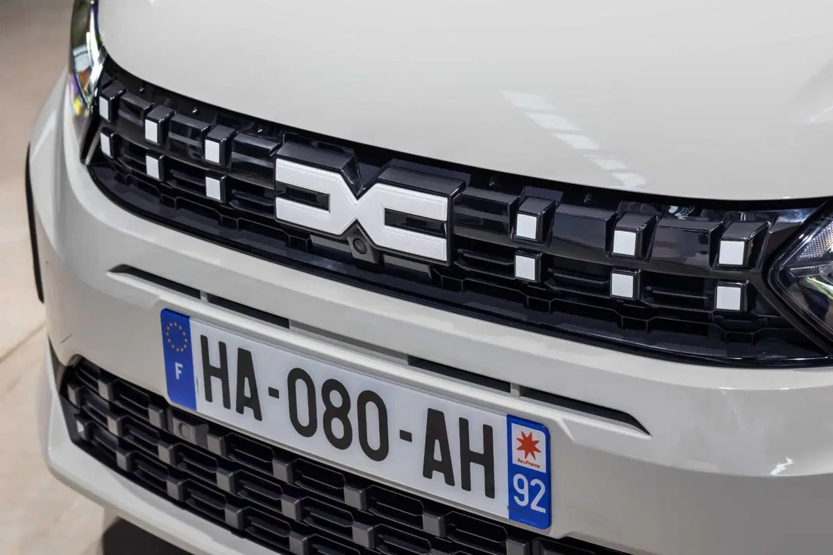 Dacia rinnova Sandero e Jogger: arriva l'ibrido da 155 CV e il GPL con cambio automatico (10)