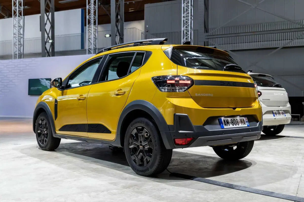 Dacia rinnova Sandero e Jogger: arriva l'ibrido da 155 CV e il GPL con cambio automatico (30)