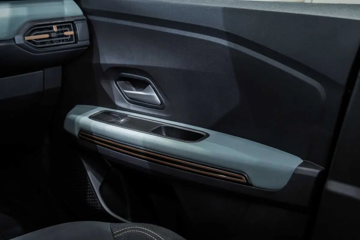 Dacia rinnova Sandero e Jogger: arriva l'ibrido da 155 CV e il GPL con cambio automatico (43)