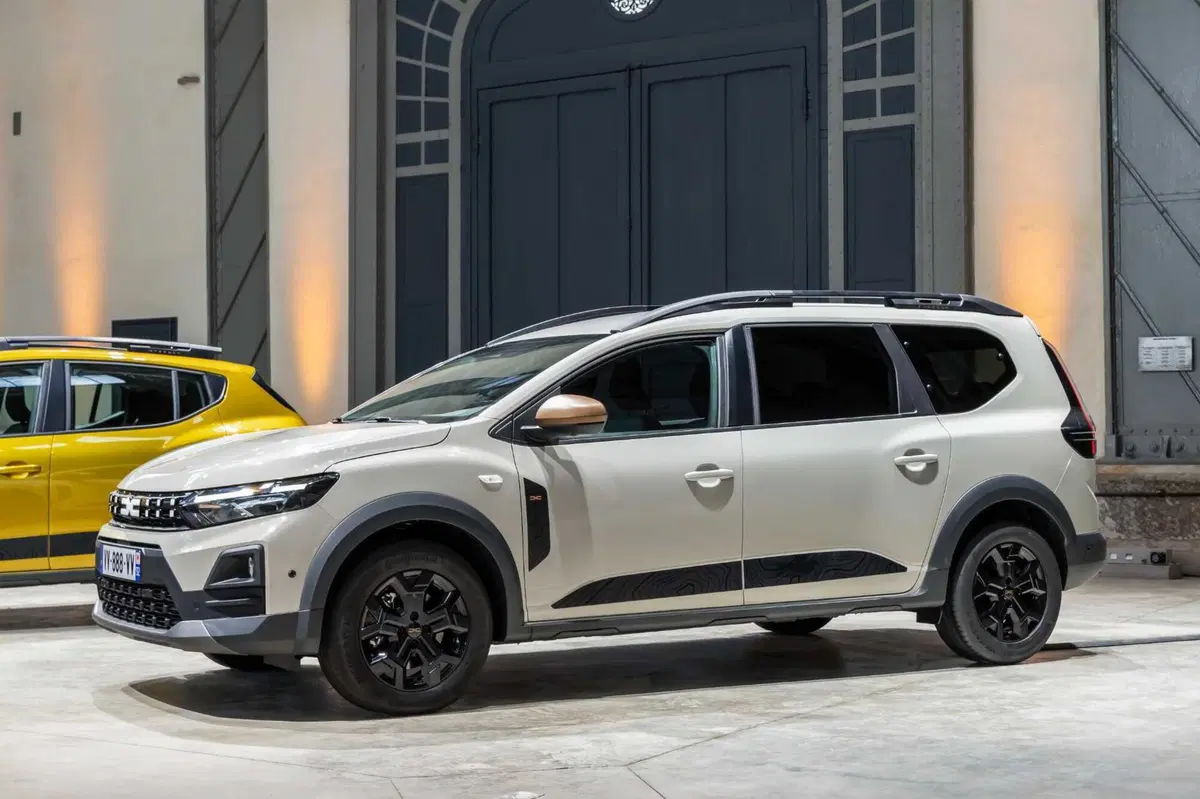 Dacia rinnova Sandero e Jogger: arriva l'ibrido da 155 CV e il GPL con cambio automatico (50)