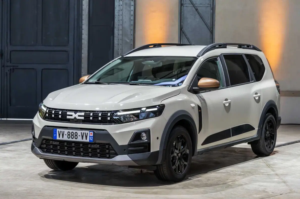 Dacia rinnova Sandero e Jogger: arriva l'ibrido da 155 CV e il GPL con cambio automatico (51)