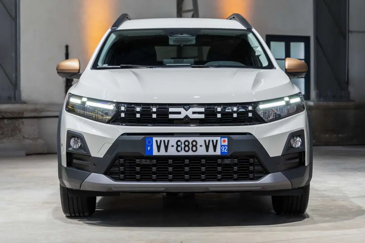 Dacia rinnova Sandero e Jogger: arriva l'ibrido da 155 CV e il GPL con cambio automatico (52)
