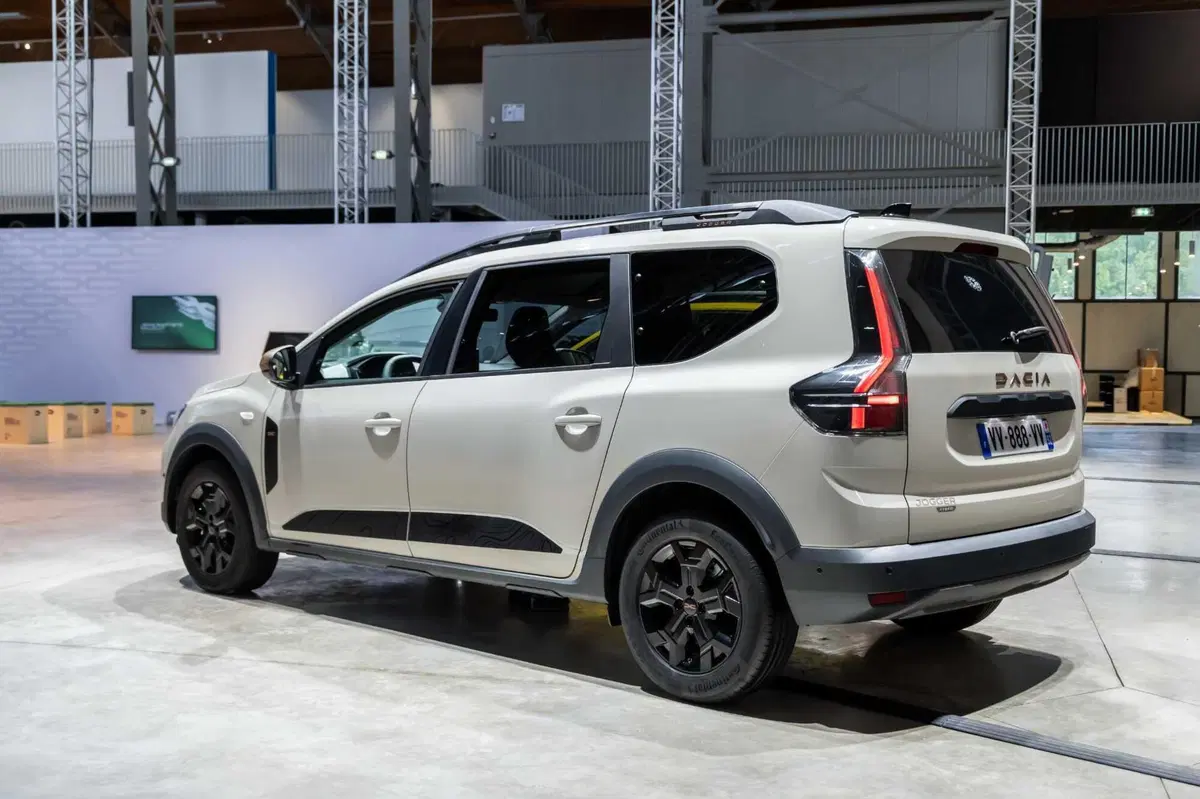 Dacia rinnova Sandero e Jogger: arriva l'ibrido da 155 CV e il GPL con cambio automatico (53)