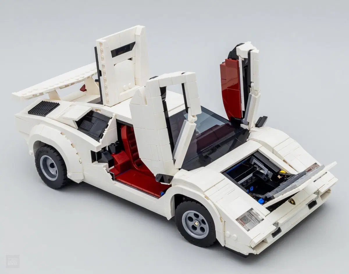 Dal garage ai mattoncini: le auto LEGO più folli (e irresistibili) di sempre! (4)