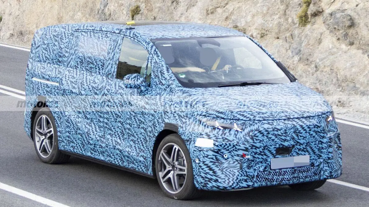 Mercedes retro (con grattata): la VLE non sarà solo elettrica (2)