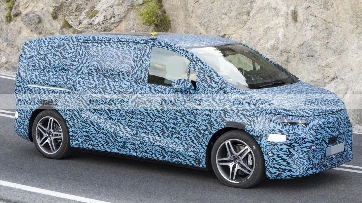 Mercedes retro (con grattata): la VLE non sarà solo elettrica (3)