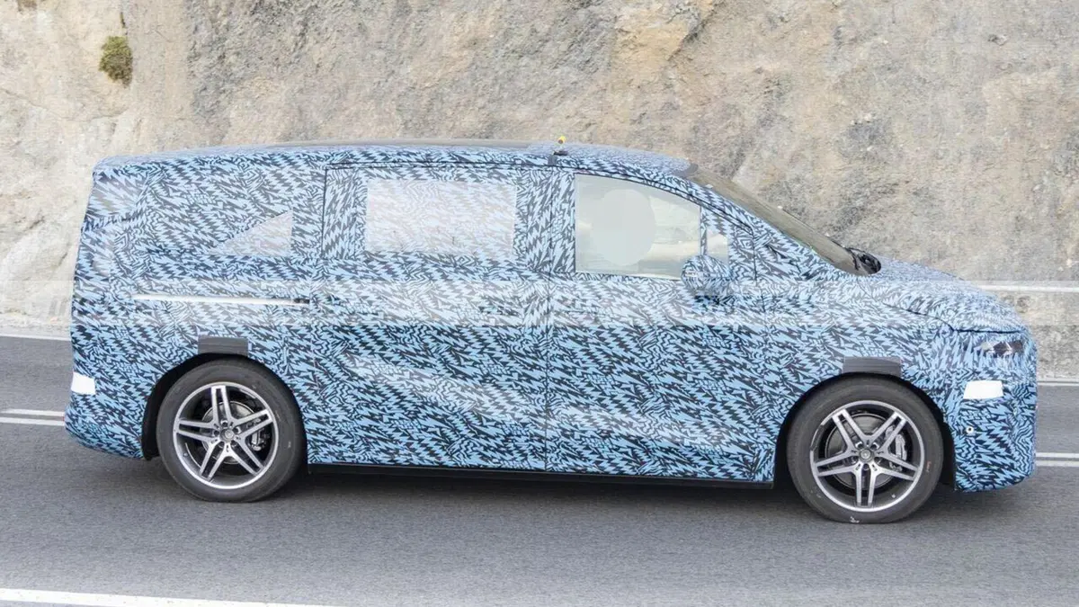 Mercedes retro (con grattata): la VLE non sarà solo elettrica (4)