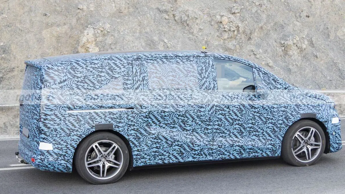 Mercedes retro (con grattata): la VLE non sarà solo elettrica (5)