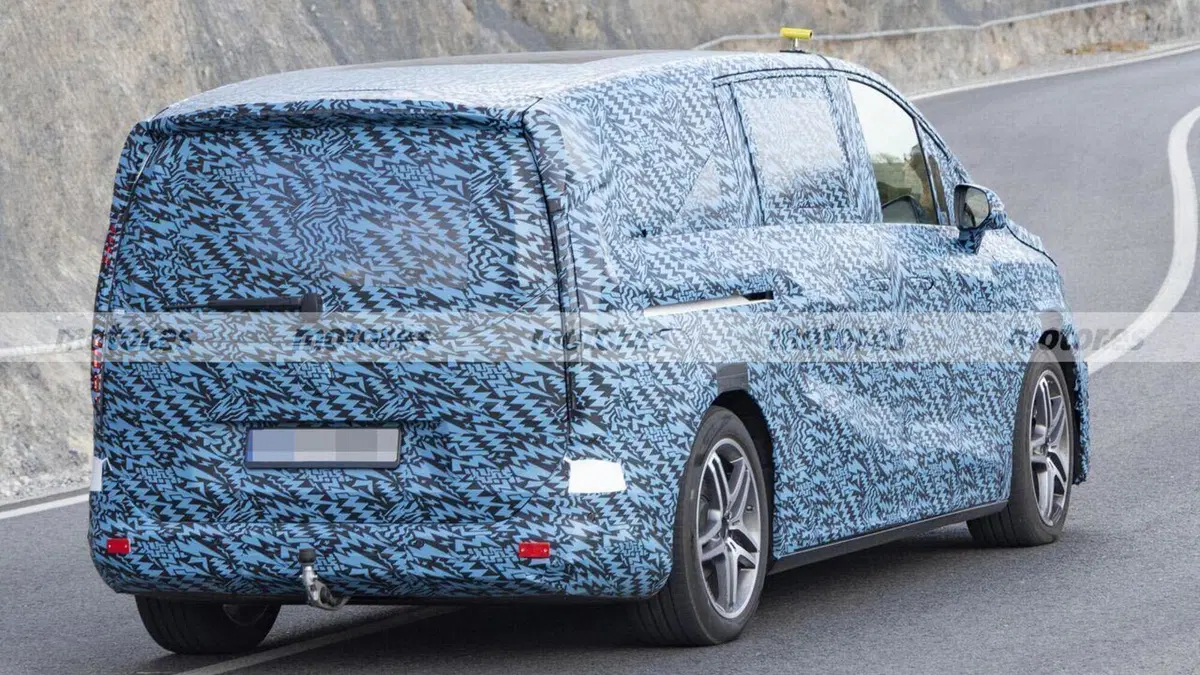 Mercedes retro (con grattata): la VLE non sarà solo elettrica (6)