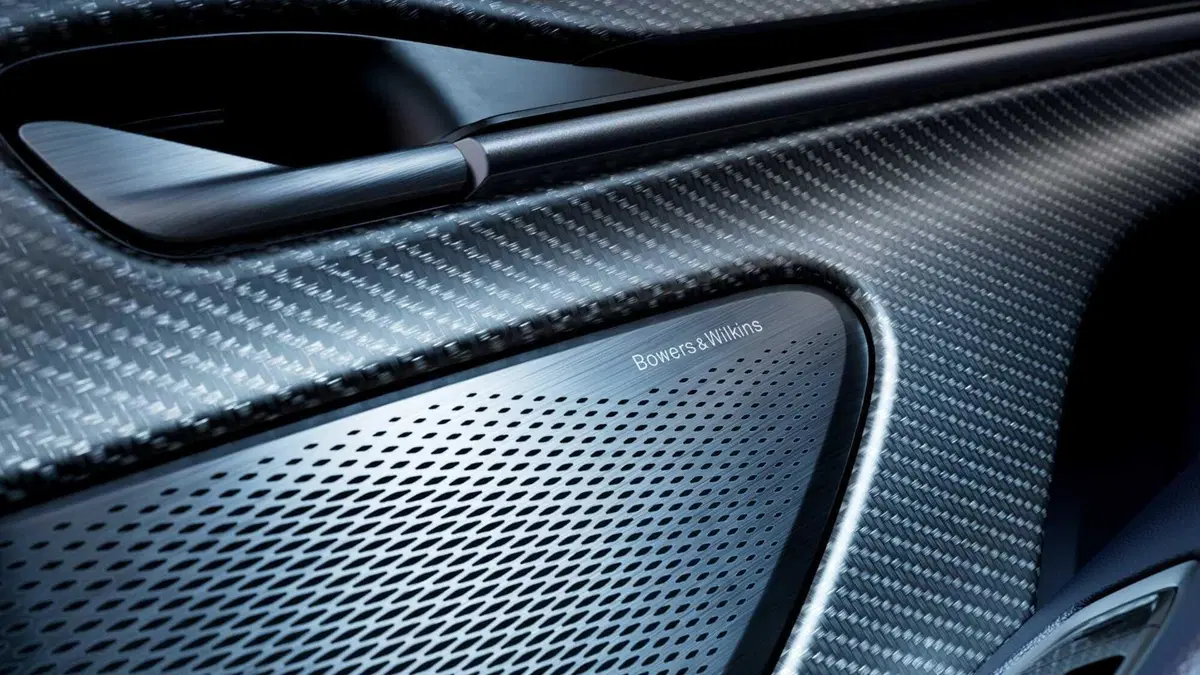 Aston Martin DB12 S: la nuova ammiraglia con il V8 bi-turbo sprigiona 700 Cv, l'ingegneria britannica si spinge oltre ogni limite (2)
