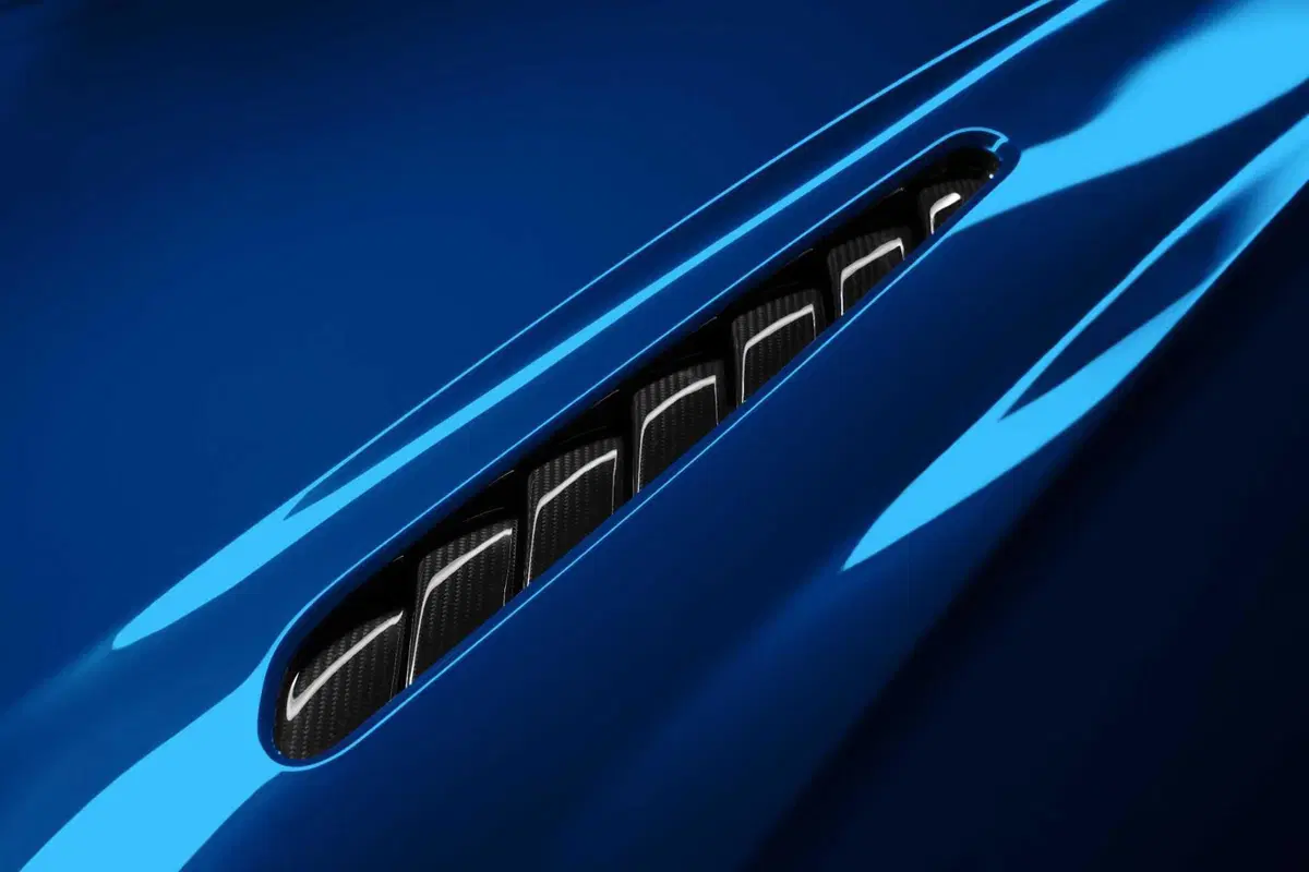 Aston Martin DB12 S: la nuova ammiraglia con il V8 bi-turbo sprigiona 700 Cv, l'ingegneria britannica si spinge oltre ogni limite (13)